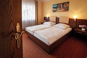 LuCA HOTEL