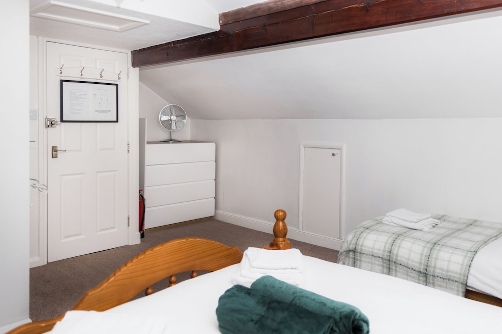 Denecrest Guest House