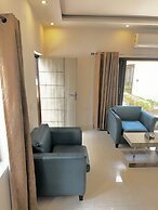 R Cottage Studio Apartments