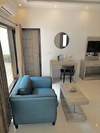 R Cottage Studio Apartments