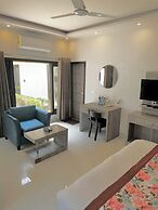 R Cottage Studio Apartments