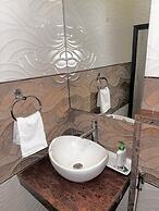 R Cottage Studio Apartments