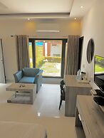 R Cottage Studio Apartments