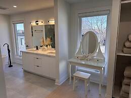 Lakeside Gem - Frenchman's Bay
