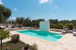 Trullo Eughene a con Piscina