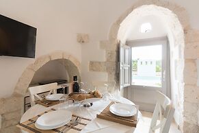 Trullo Eughene a con Piscina