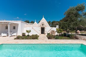 Trullo Eughene a con Piscina