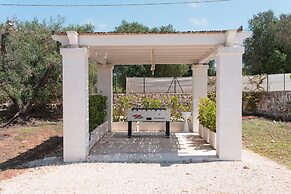 Trullo Eughene a con Piscina