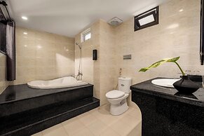 Hoan Cau Hotel