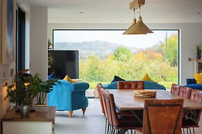 Beautiful Barn Conversion-Escape for 12