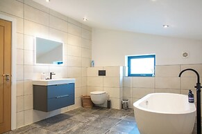 Beautiful Barn Conversion-Escape for 12