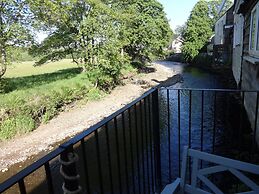 Riverbank Cottage River Ehan, Double Balcony