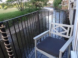 Riverbank Cottage River Ehan, Double Balcony