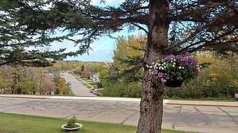 Athabasca Hillside Motel