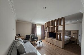 Promenaden Hotel
