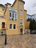 Promenaden Hotel
