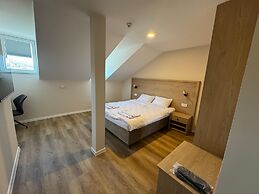 Promenaden Hotel