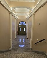 Promenaden Hotel