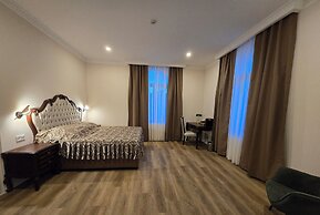 Promenaden Hotel