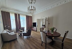 Promenaden Hotel