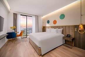 Royal Beachfront Resort Danang