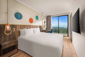 Royal Beachfront Resort Danang