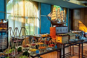 Royal Beachfront Resort Danang