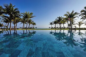 Royal Beachfront Resort Danang