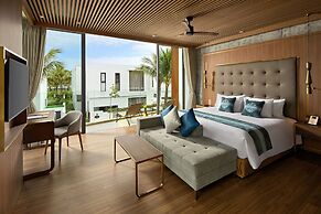 Royal Beachfront Resort Danang