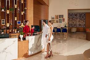 Royal Beachfront Resort Danang