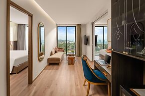 Royal Beachfront Resort Danang