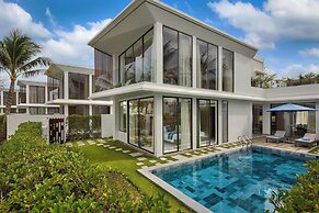 Royal Beachfront Resort Danang