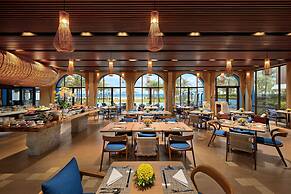 Royal Beachfront Resort Danang