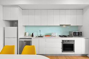 Central Luminous 2 Beds With Balcony Aircon