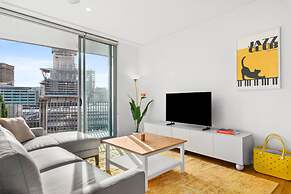 Central Luminous 2 Beds With Balcony Aircon