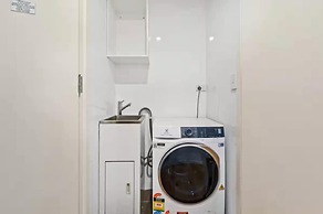 Central Luminous 2 Beds With Balcony Aircon