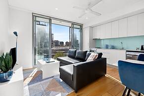 Central Art-deco 1bed With Balcony Aircon