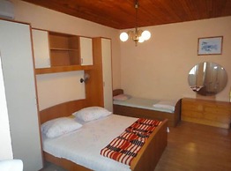 Seafront Apartments Pretner