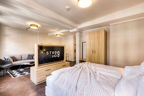 Studio 9