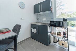 Lit Living-Luxury-Box Spring - Parking