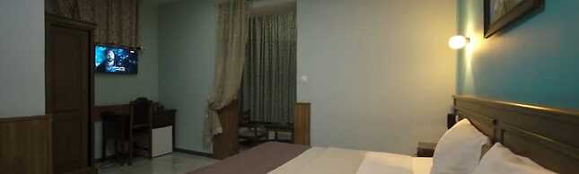 Hotel Adounia