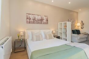 MT Studio by Rent All Como by Rent all Como
