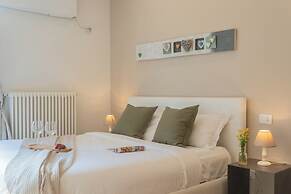 MT Studio by Rent All Como by Rent all Como