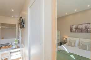 MT Studio by Rent All Como by Rent all Como