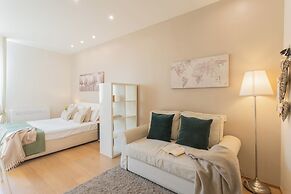 MT Studio by Rent All Como by Rent all Como