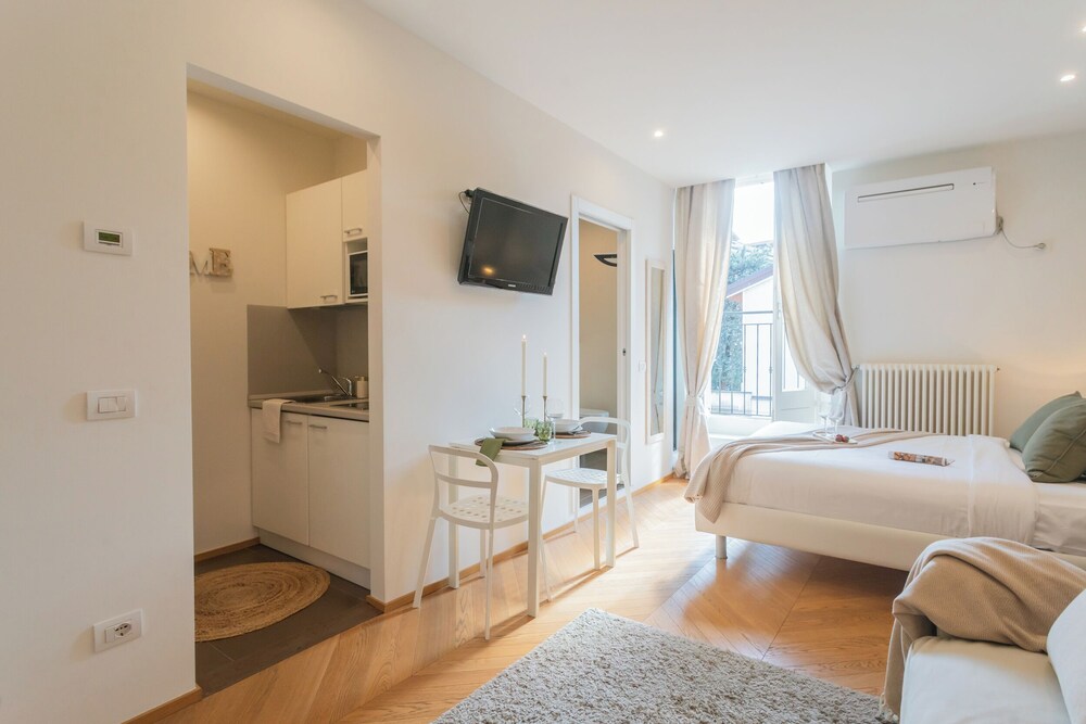 MT Studio by Rent All Como by Rent all Como