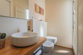 MT Studio by Rent All Como by Rent all Como