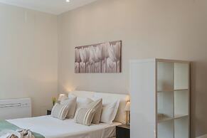 MT Studio by Rent All Como by Rent all Como