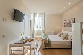 MT Studio by Rent All Como by Rent all Como