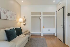 MT Studio by Rent All Como by Rent all Como